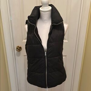 Women's old navy size medium Black Puffer Vest